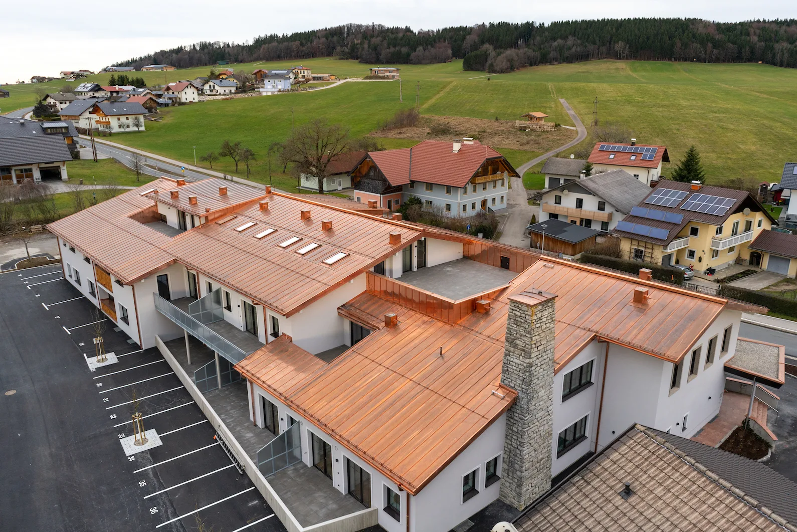 Wohnanlage mit großflächigem Kupferdach, ausgeführt von der Spenglerei Oberbauer